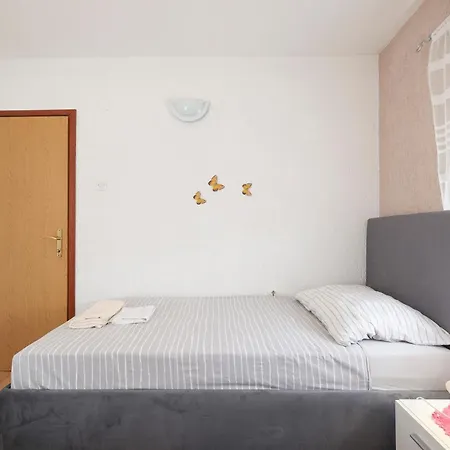 Porta Via Apartment *